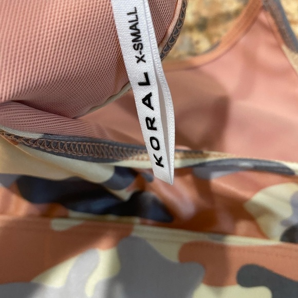 Koral Women’s Sweeper Sports Bra Rose Quartz Camo - Picture 9 of 10